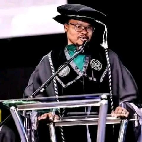 DR L MANTASHE -President 🎓🎓
